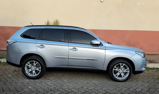 MITSUBISHI OUTLANDER 2.0 16V GASOLINA 4P AUTOMÁTICO MITSUBISHI OUTLANDER 2.0 16V GASOLINA 4P AUTOMÁTICO